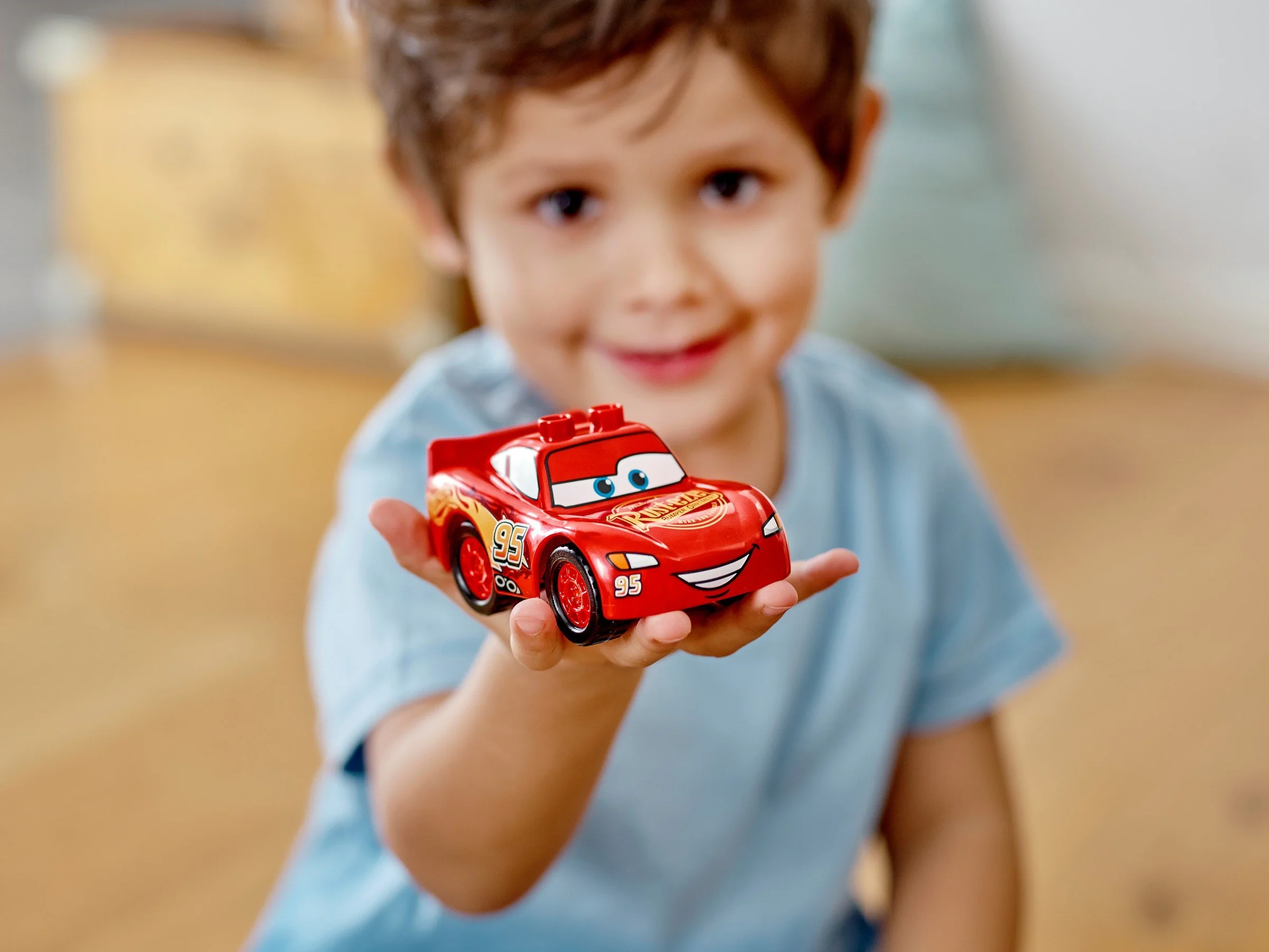 Motion in the race: Lightning McQueen's Race Day 乐高 LEGO 10924 image 5