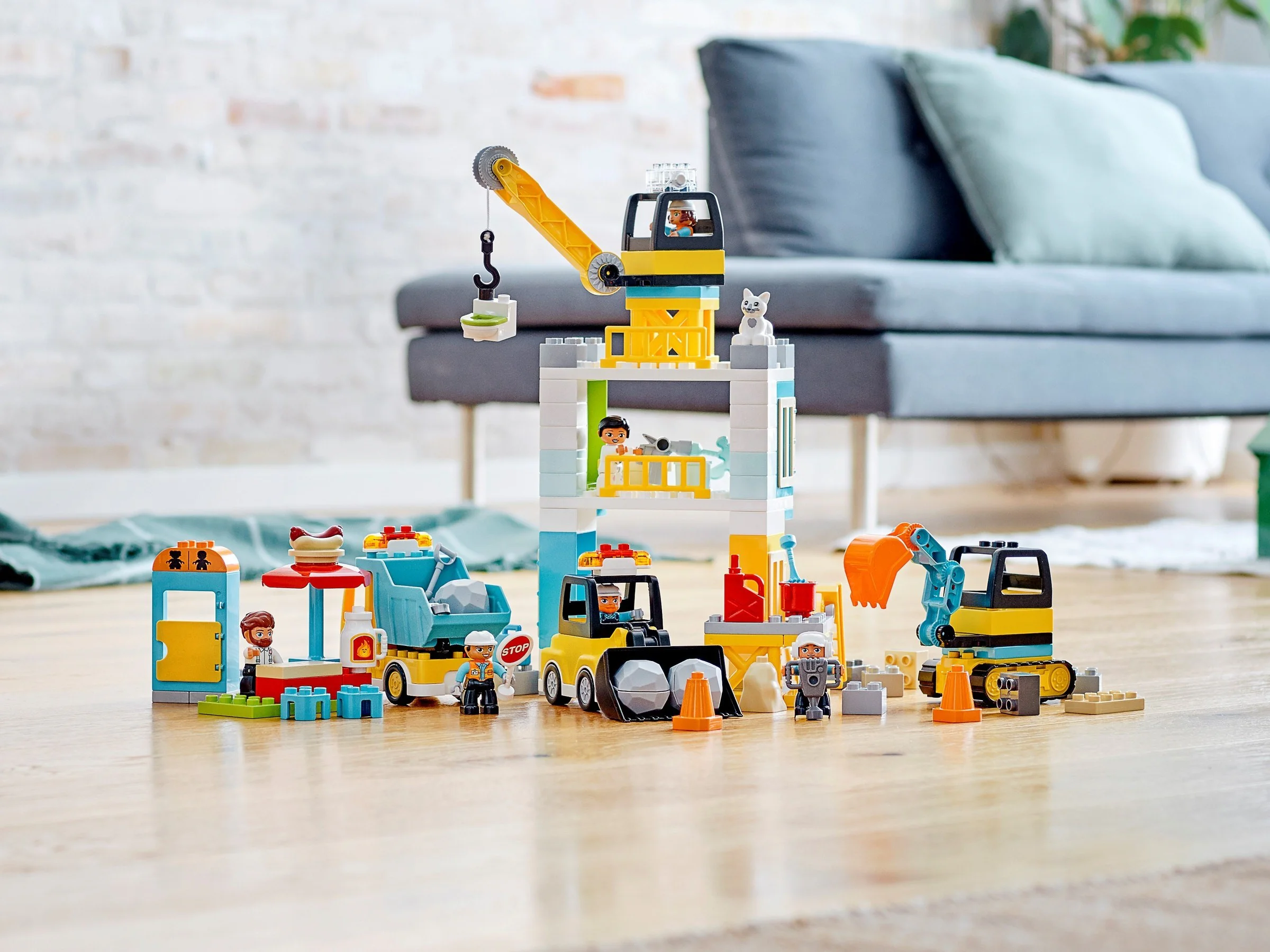 Busy construction base 乐高 LEGO 10933 image 2
