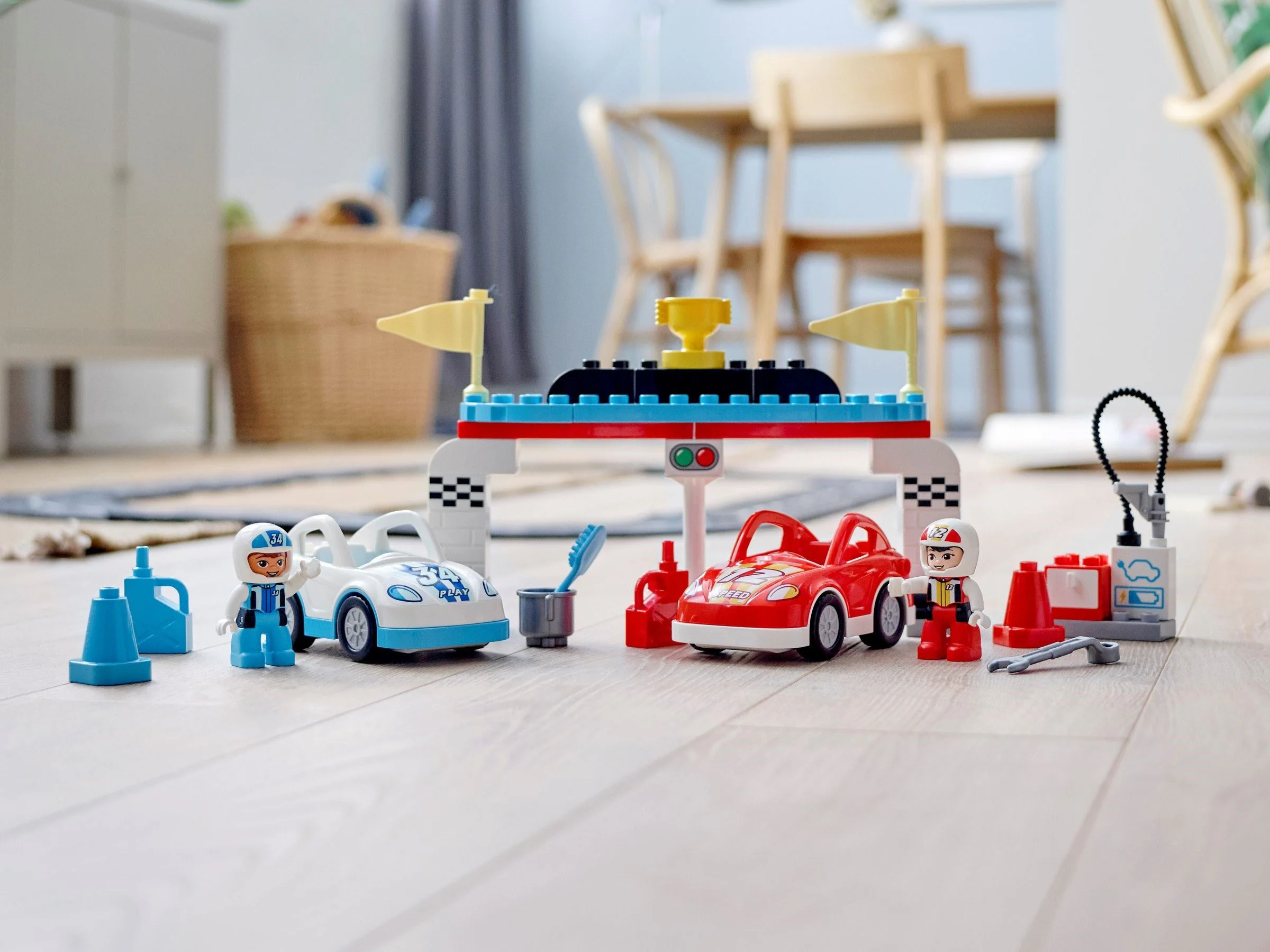 Red and blue 乐高 LEGO 10947 image 3