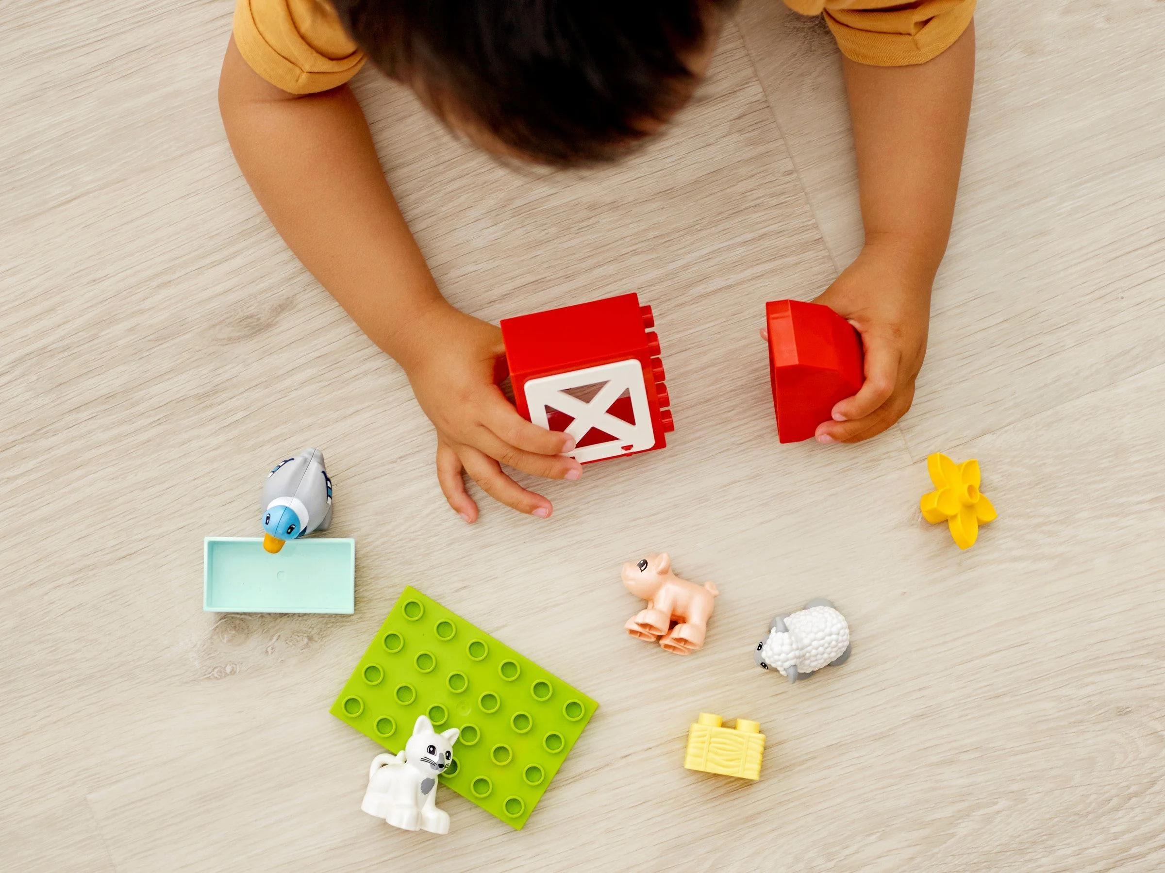 The farm animals LEGO 10949 image 6