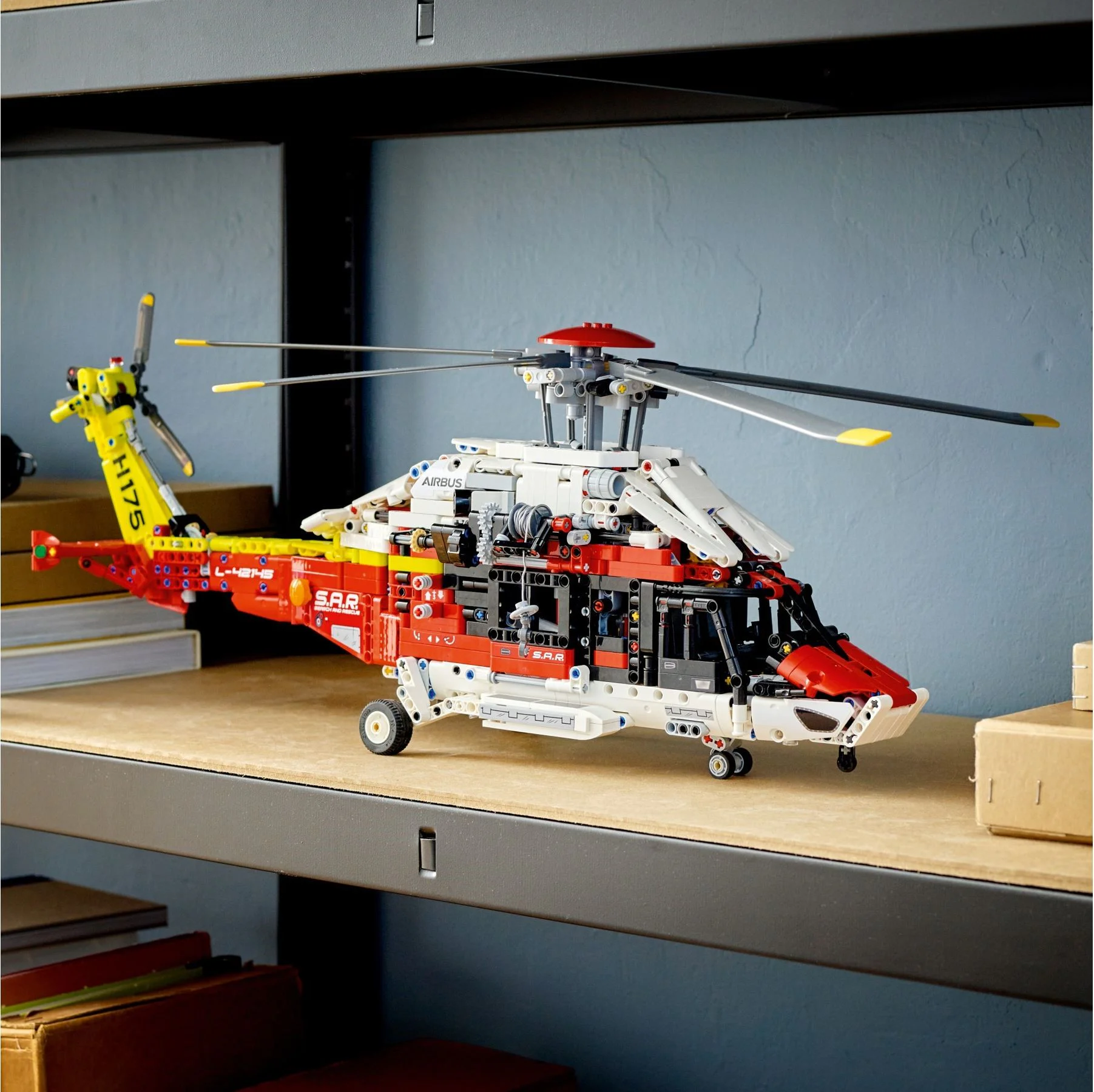 Bamboo Airborne Rescue Helicopter H175 无牌 74666 image 8