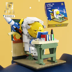 Astronaut: School fish