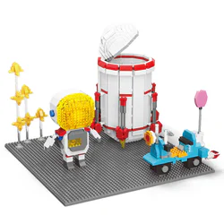 Space cruise: astronauts and capsules
