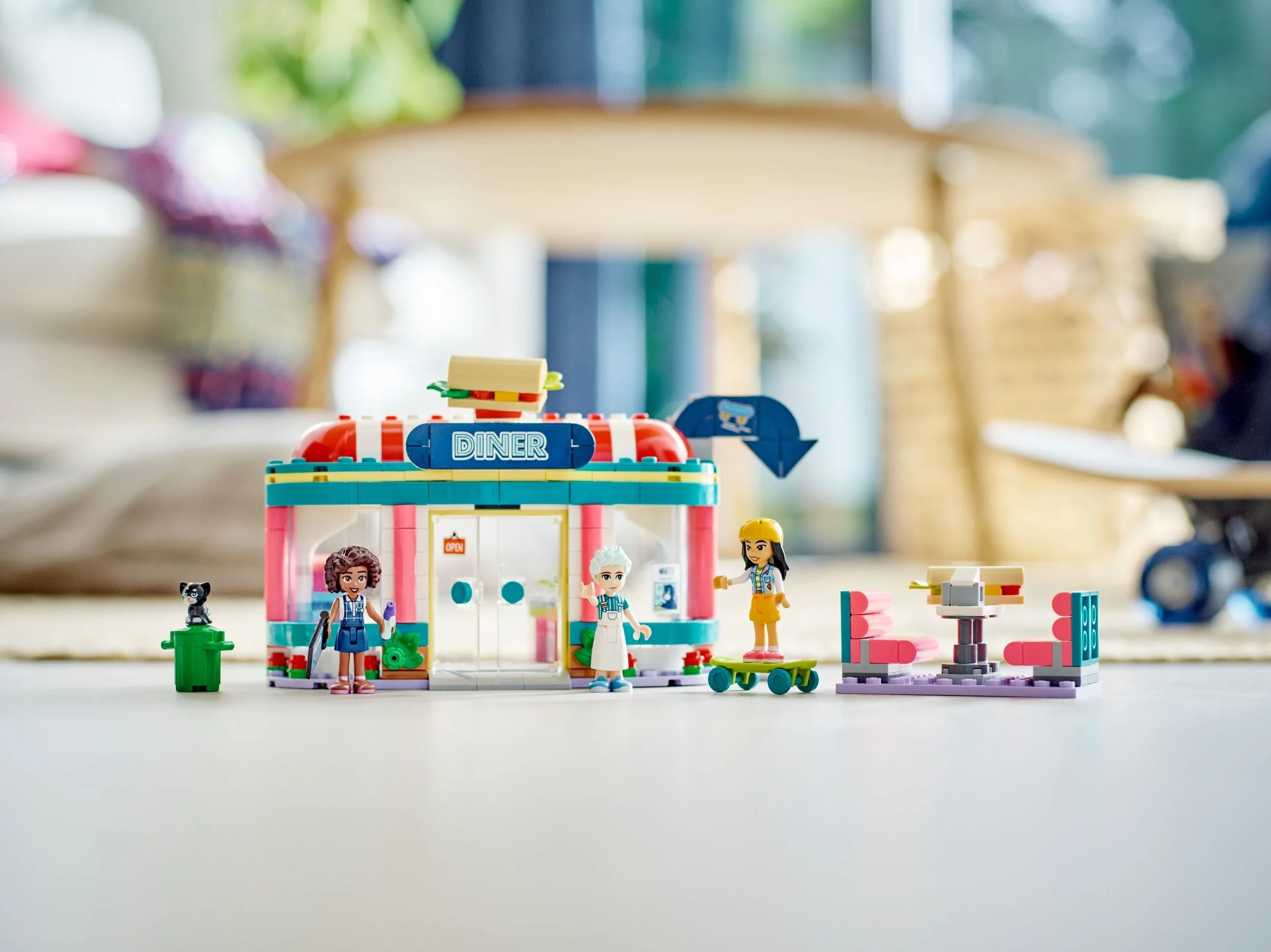 Heart Lake City Dining Room 乐高 LEGO 41728 image 9