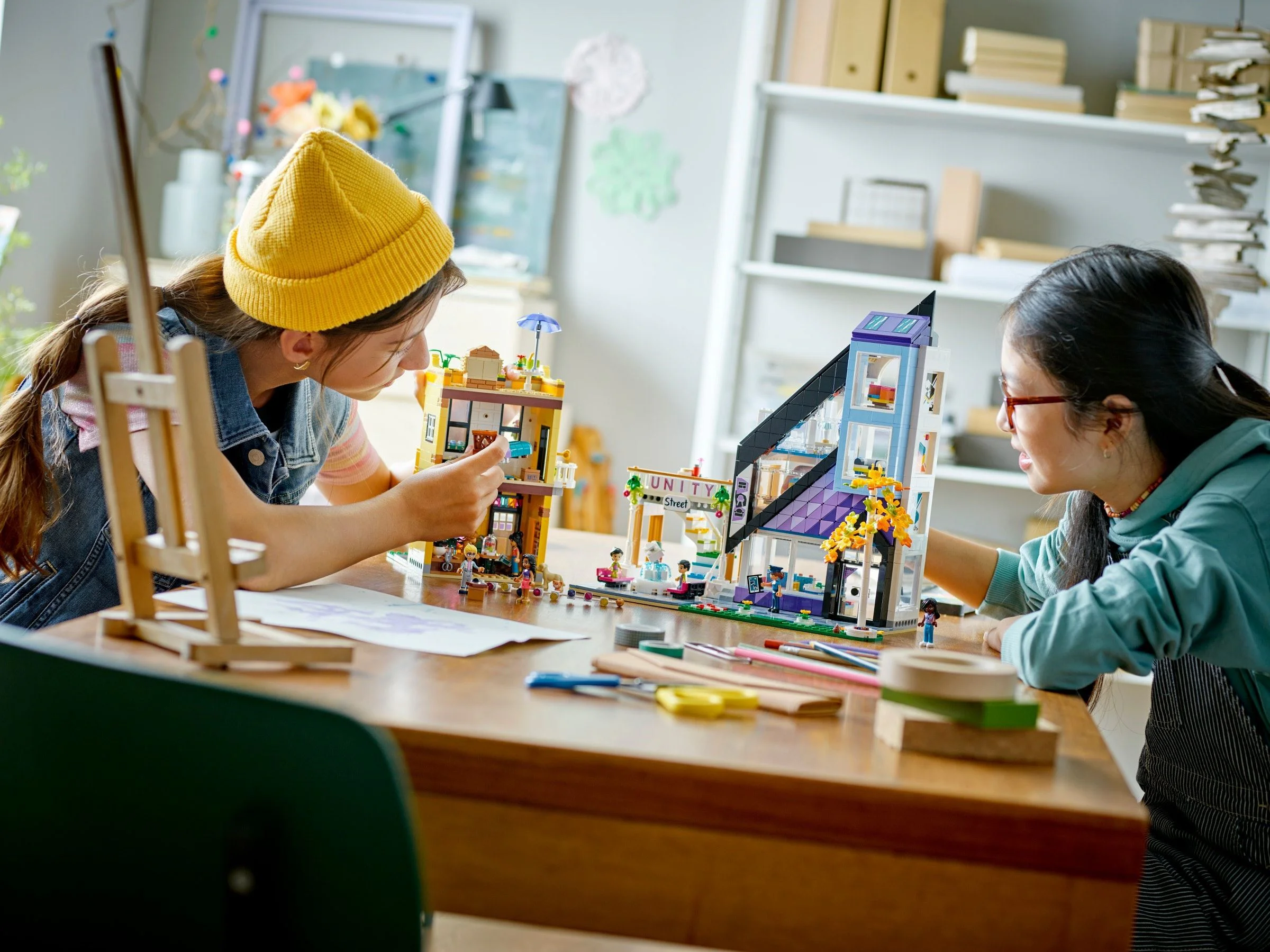 Downtown flower shop and furniture shop 乐高 LEGO 41732 image 3