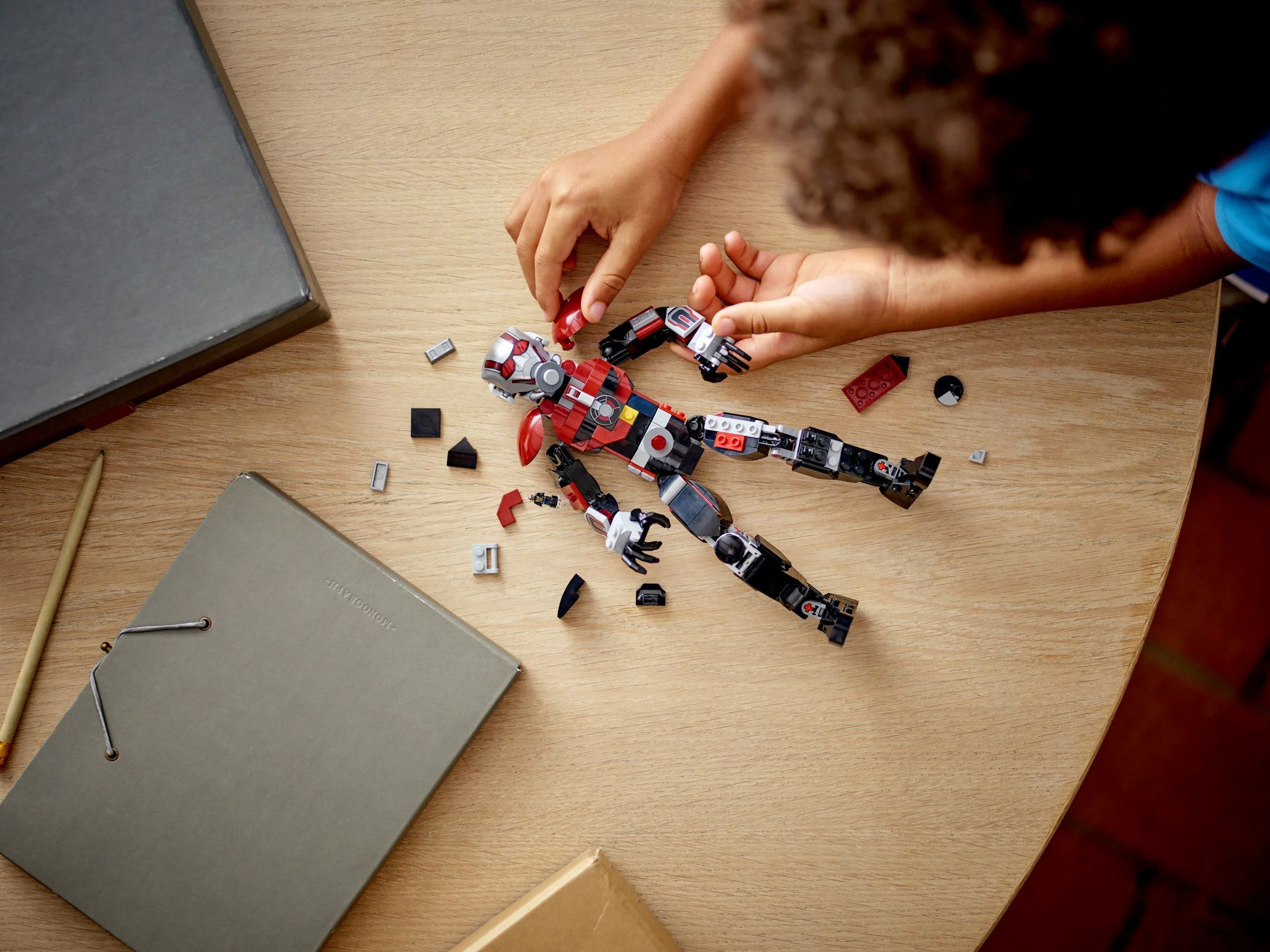 The Ant Man is a doll LEGO 76256 image 5