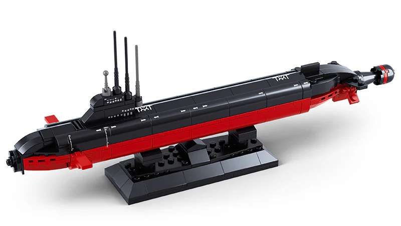A carrier battle group. A nuclear submarine 小鲁班 Sluban M38-B0391