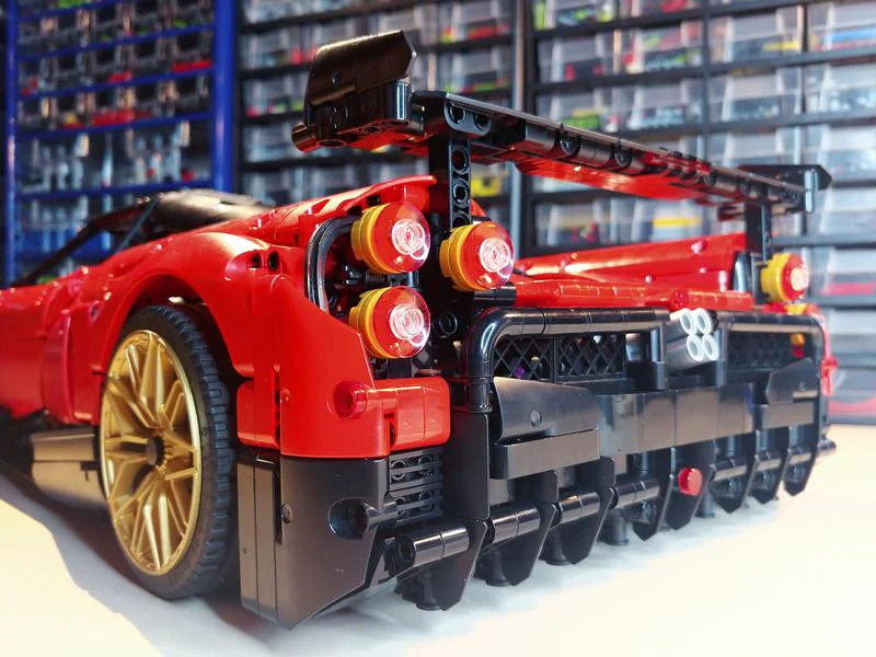 Pagani Huayra MOC-142670 image 11
