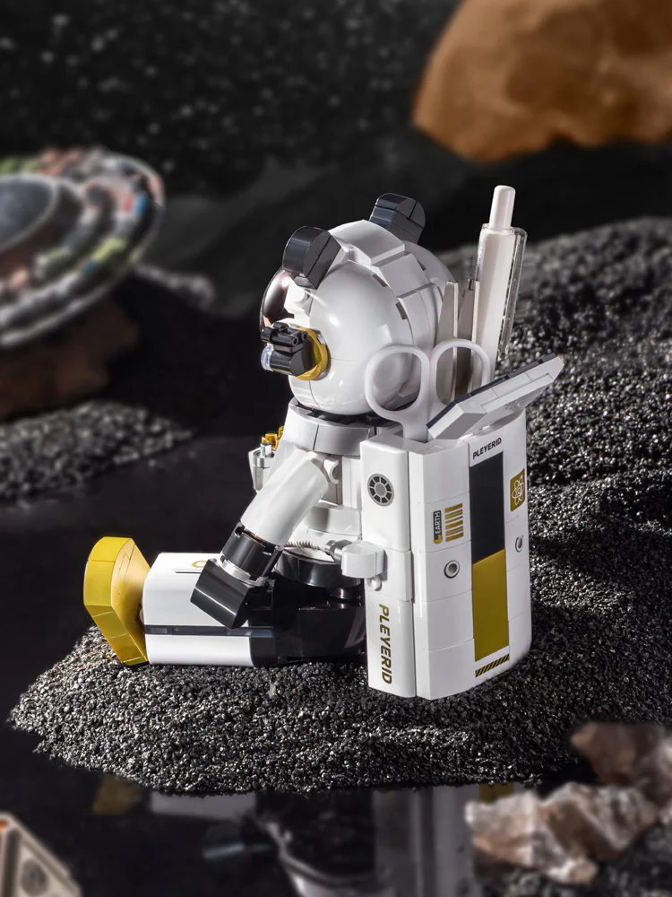 Panda astronaut pen, space panda cosmonaut 小鲁班 Sluban M38-P8031 image 1