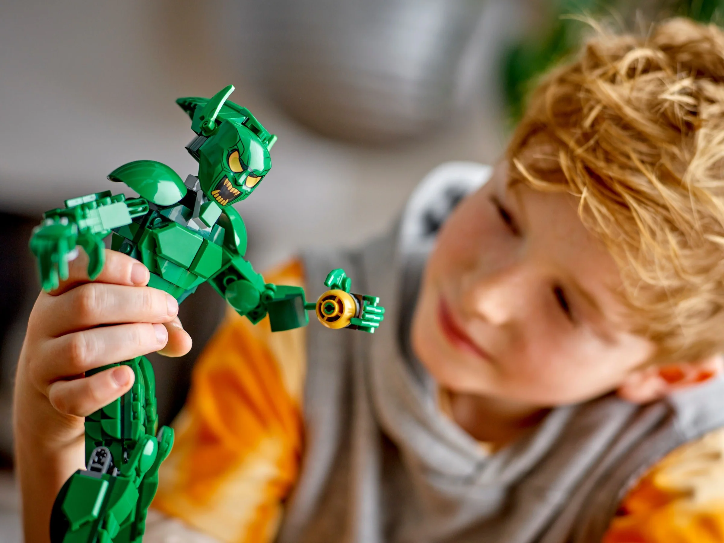 The Green Devil is a doll 乐高 LEGO 76284 image 6