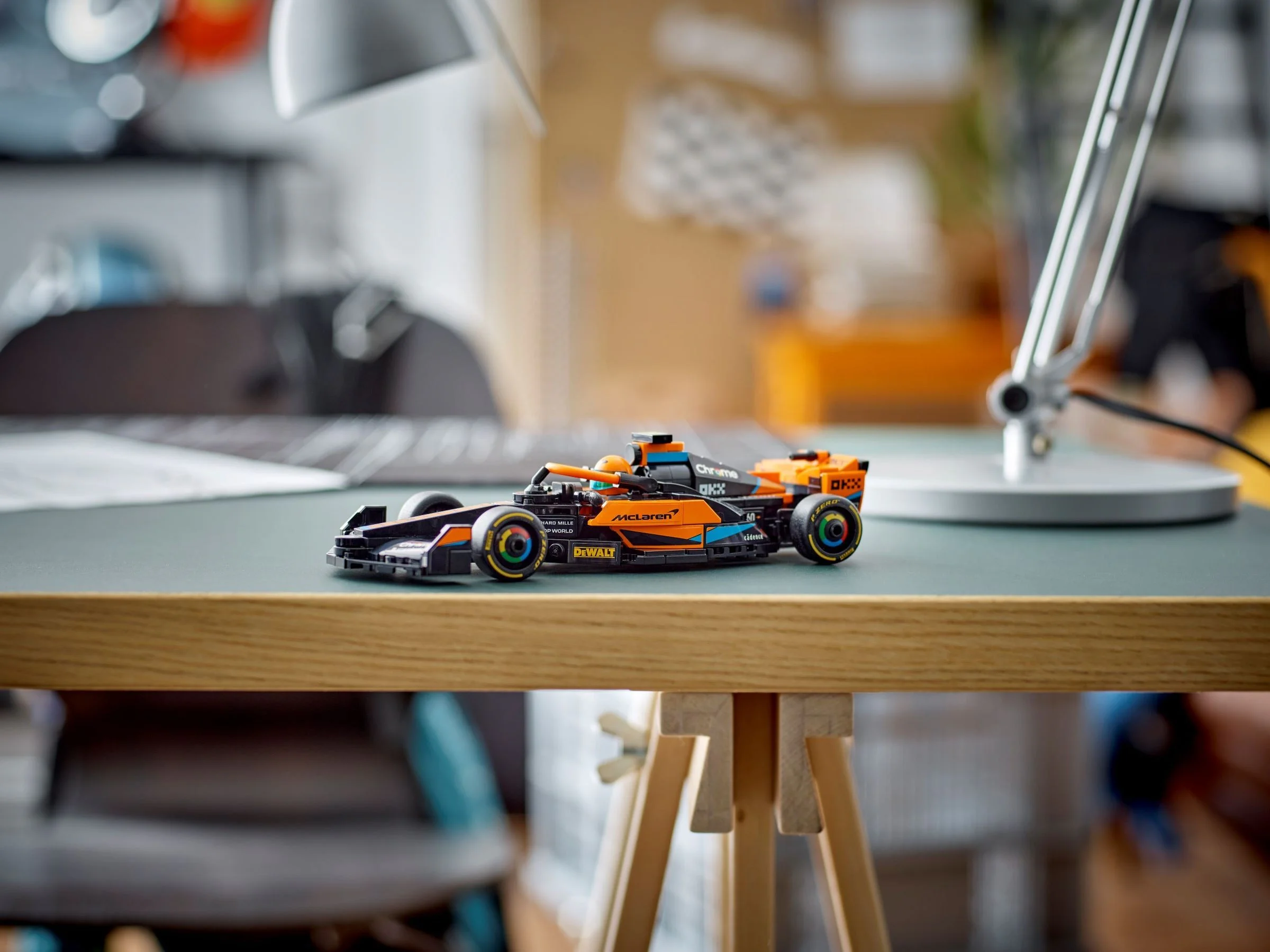 McLaren F1 racing in 2023 乐高 LEGO 76919 image 5