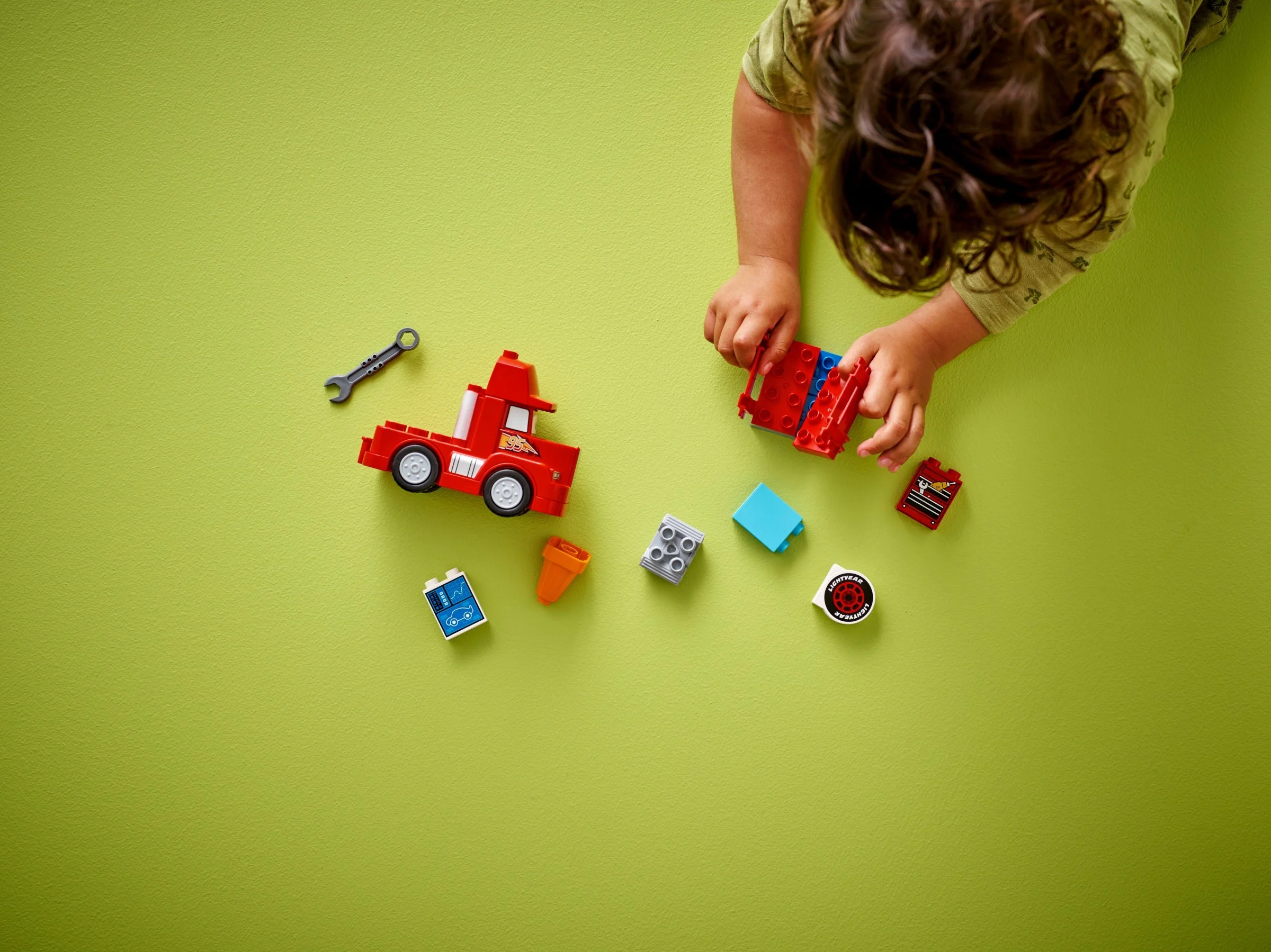 Mr. McMahon, the driver of the race 乐高 LEGO 10417 image 3