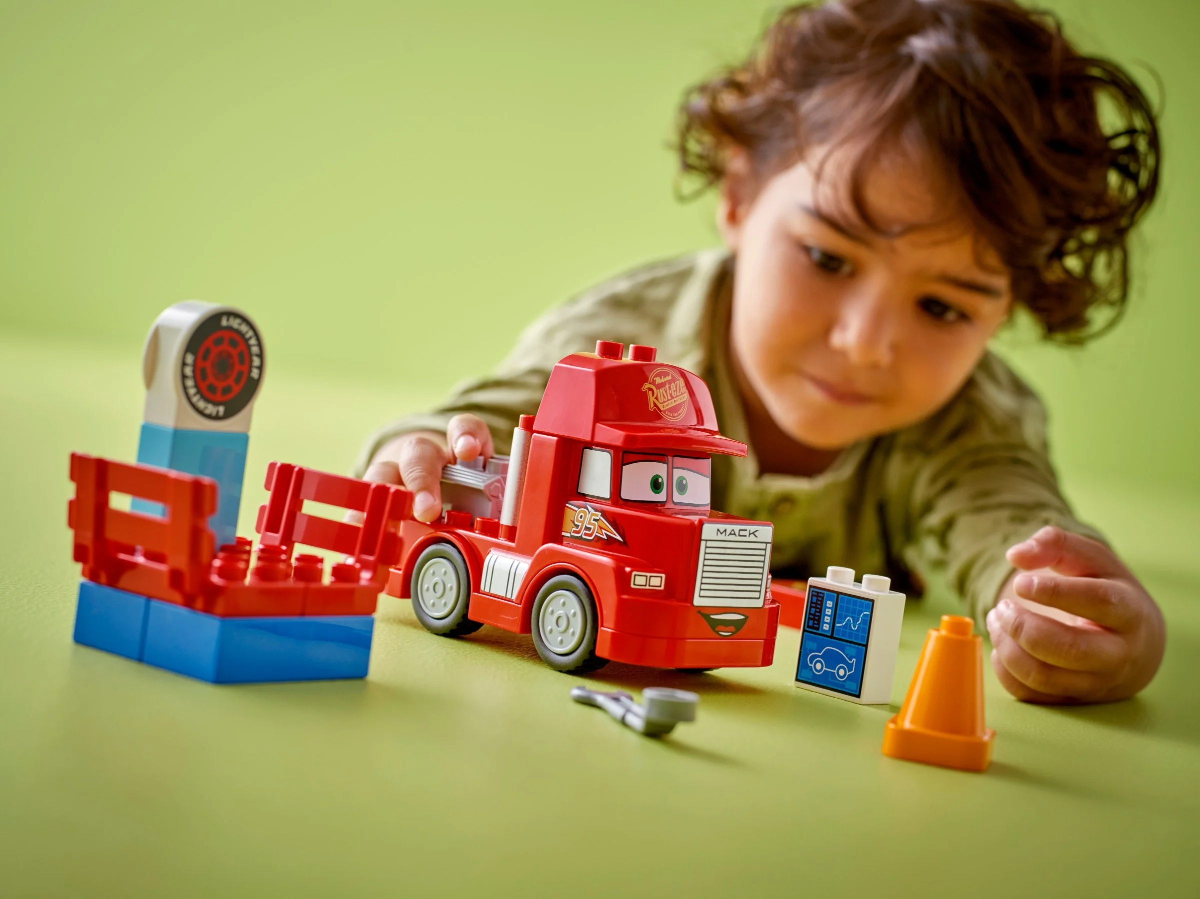 Mr. McMahon, the driver of the race 乐高 LEGO 10417 image 5
