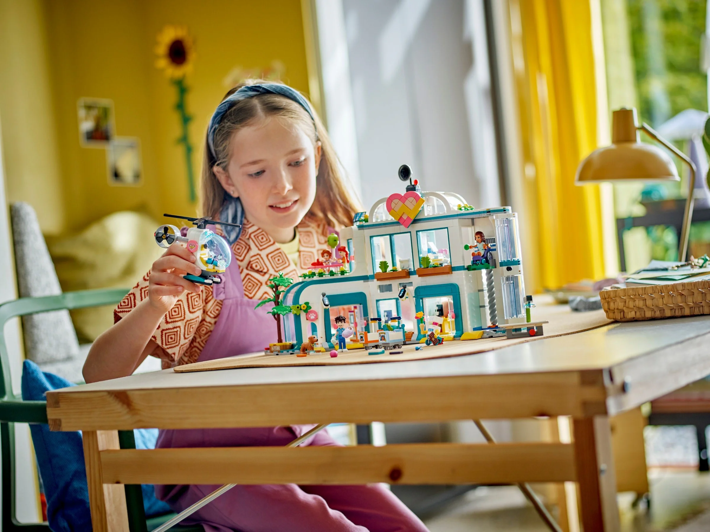 Modern Heart Lake City Hospital 乐高 LEGO 42621 image 4