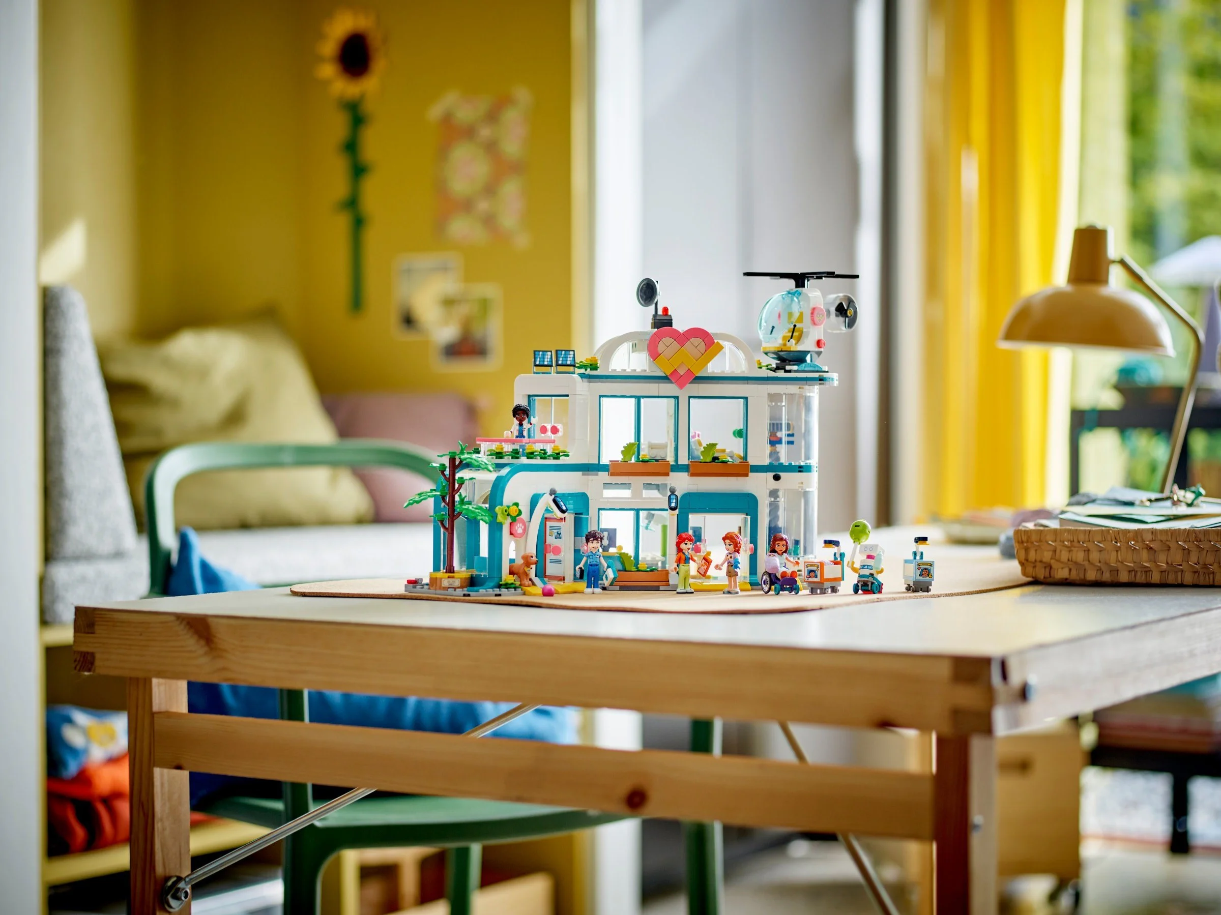 Modern Heart Lake City Hospital 乐高 LEGO 42621 image 5