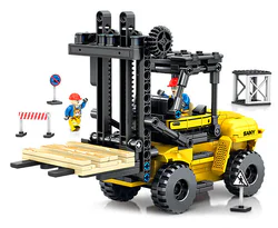 Triple heavy work: forklift