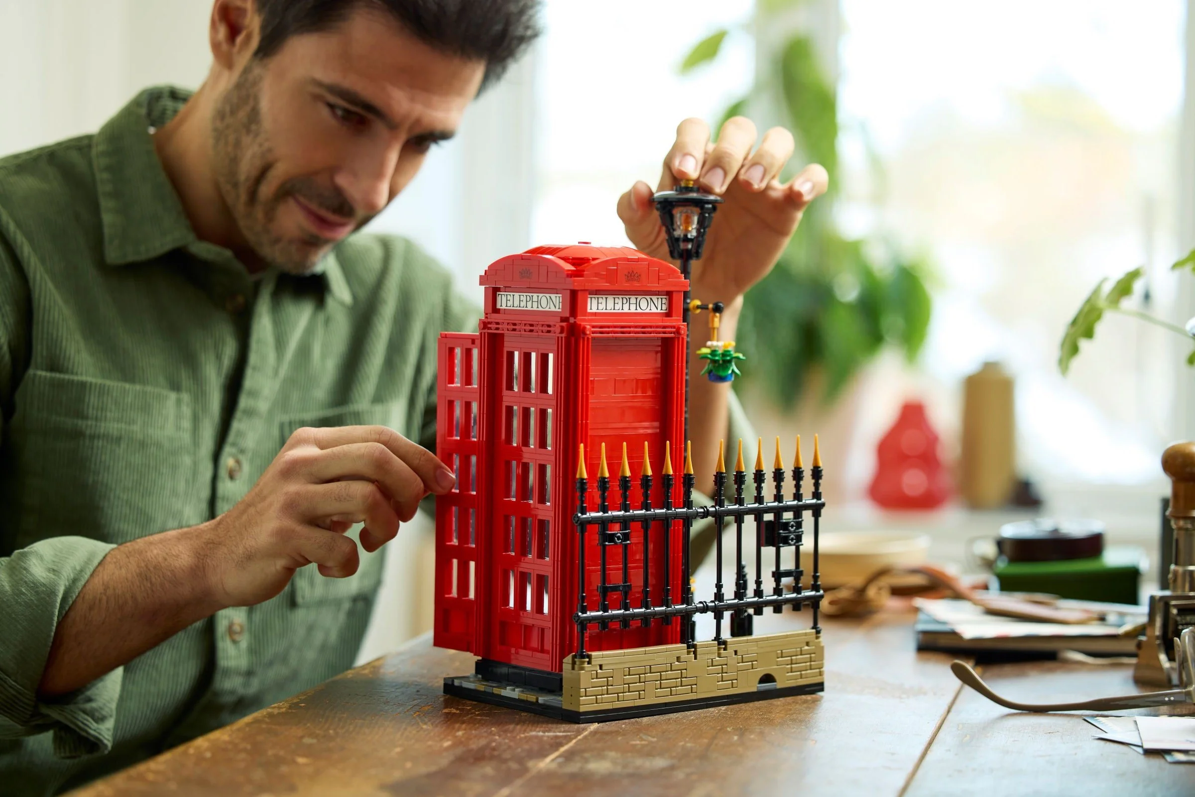 Red London telephone booth 乐高 LEGO 21347 image 7