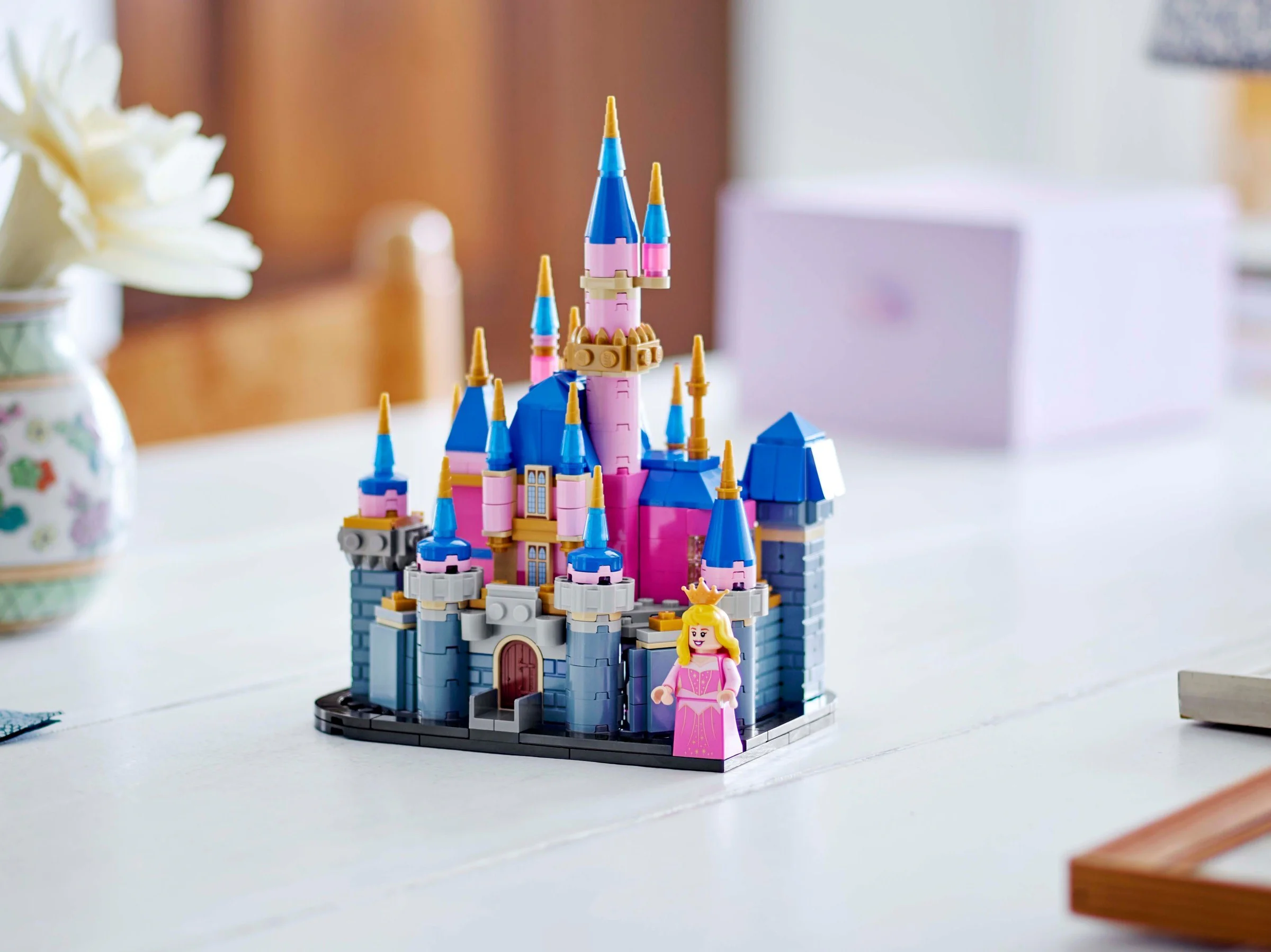 Mini Disney sleeps in the beauty castle 乐高 LEGO 40720 image 3