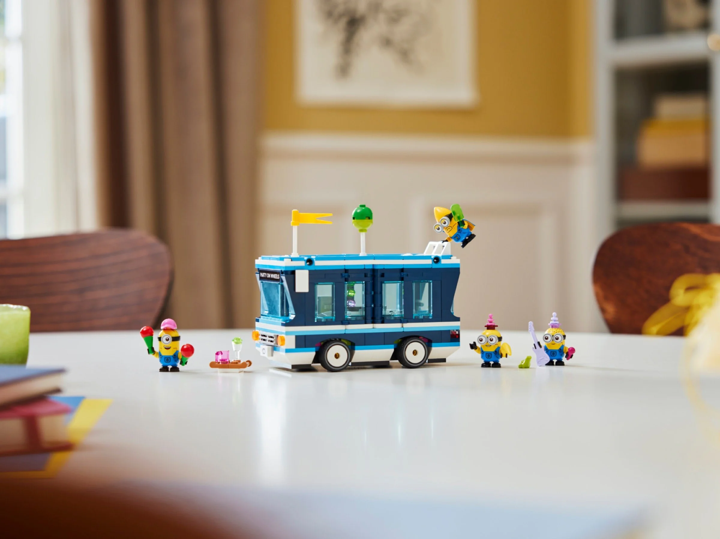 God steals Daddy 4: Little Yellow Party bus 乐高 LEGO 75581 image 9