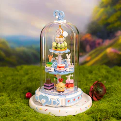 Hot afternoon tea: Wonderland roaming