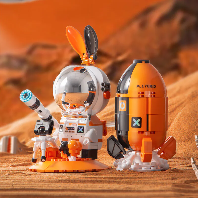 Astronaut desktop setup 3 小鲁班 Sluban M38-P8030 image 1