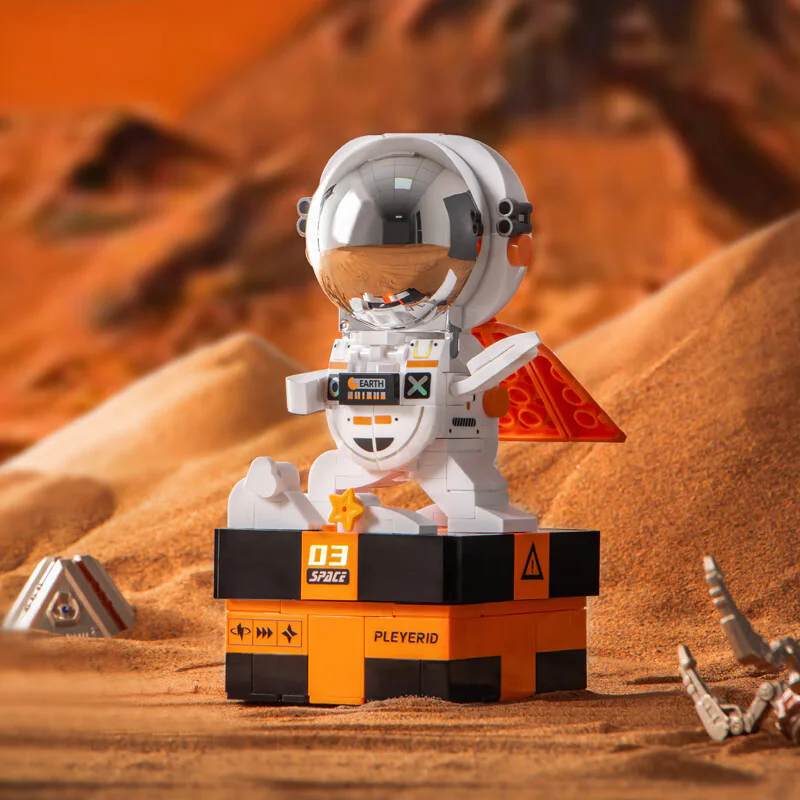 Astronaut desktop setup 3 小鲁班 Sluban M38-P8030 image 3