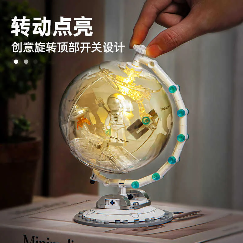 Rotating Light Globe: Space Walking 小鲁班 Sluban M38-P8069 image 4