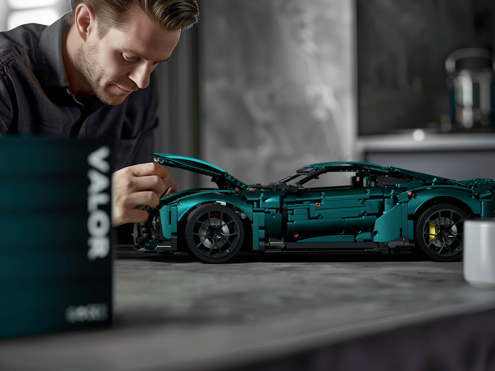 Aston Martin. Victor Nifeliz NF10268 image 12