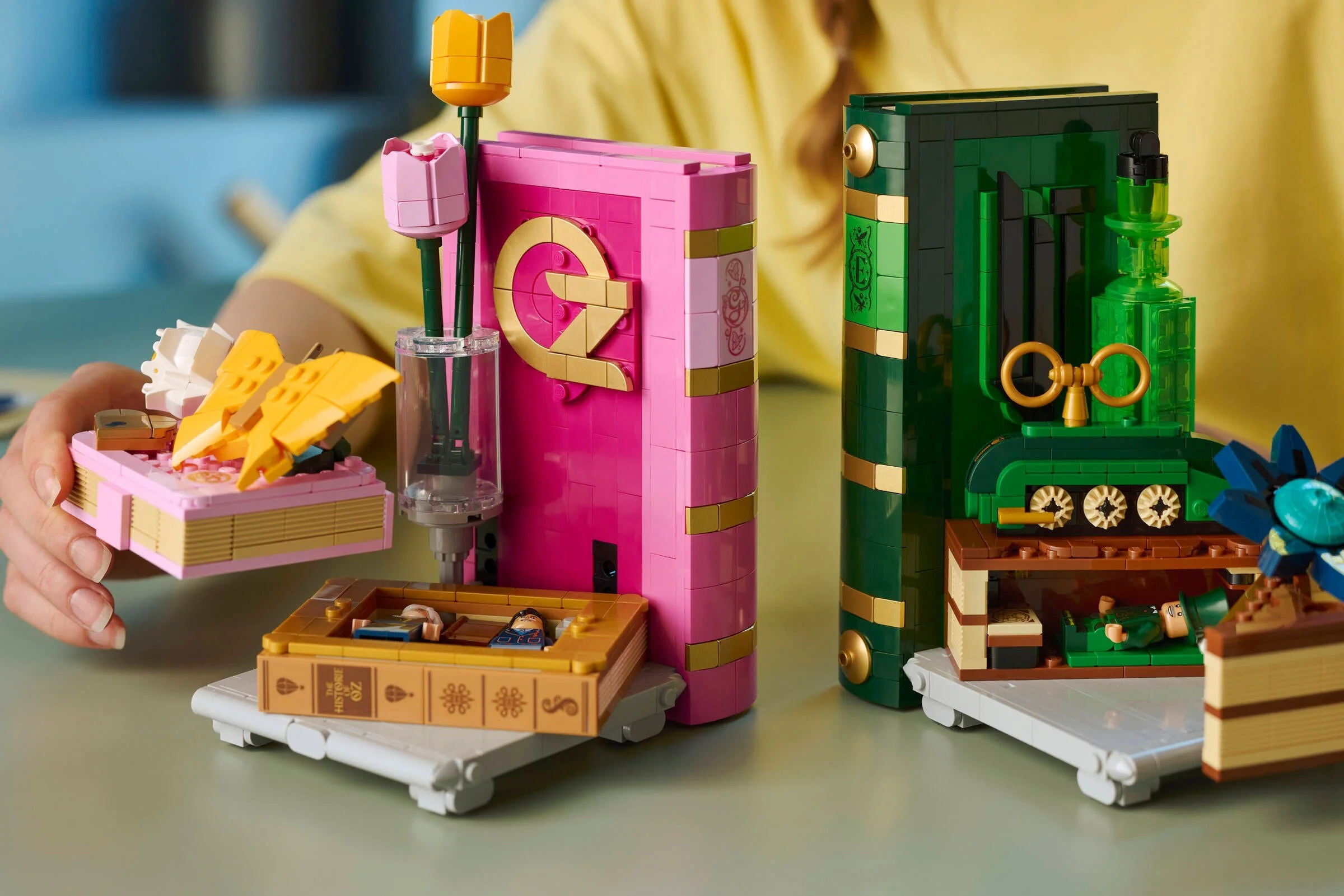 The Magical Bad Witch: Greenda and Eveba Bookshop LEGO 75691 image 8