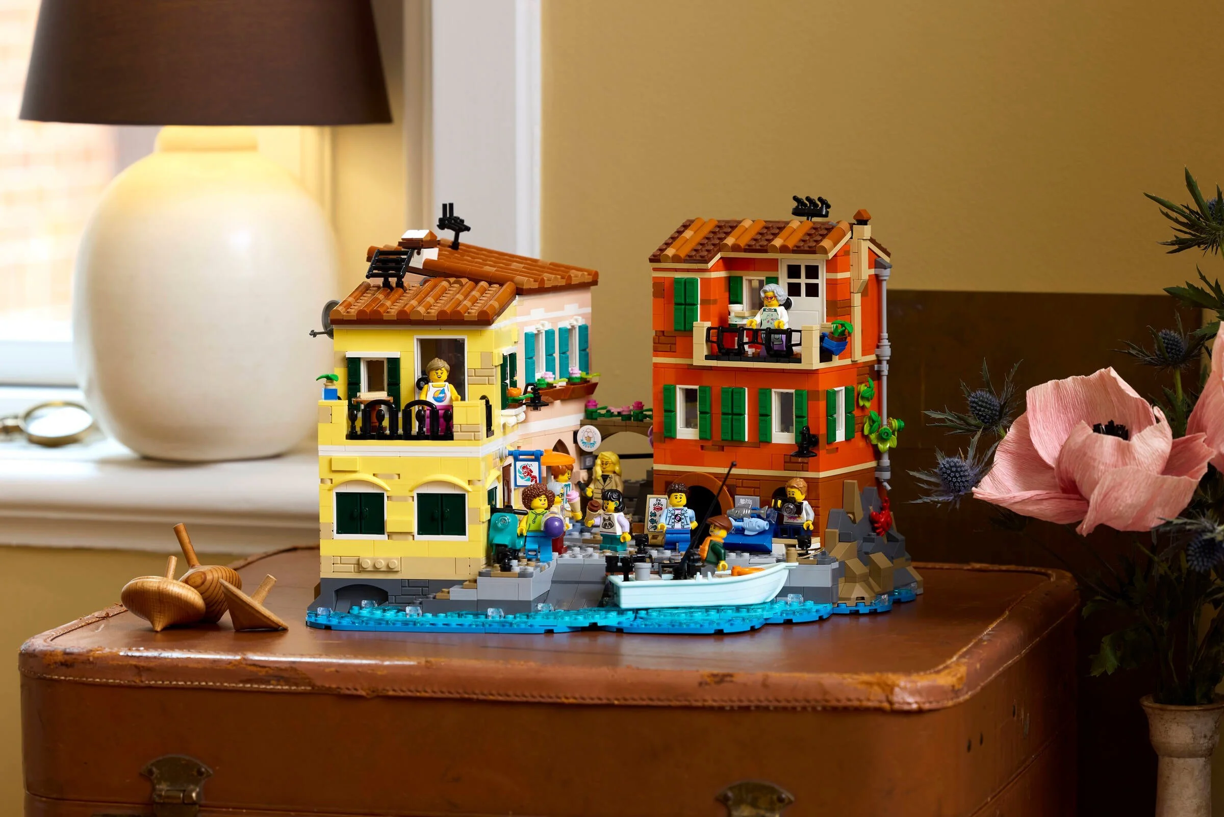 Italian Riviera LEGO 21359 image 12