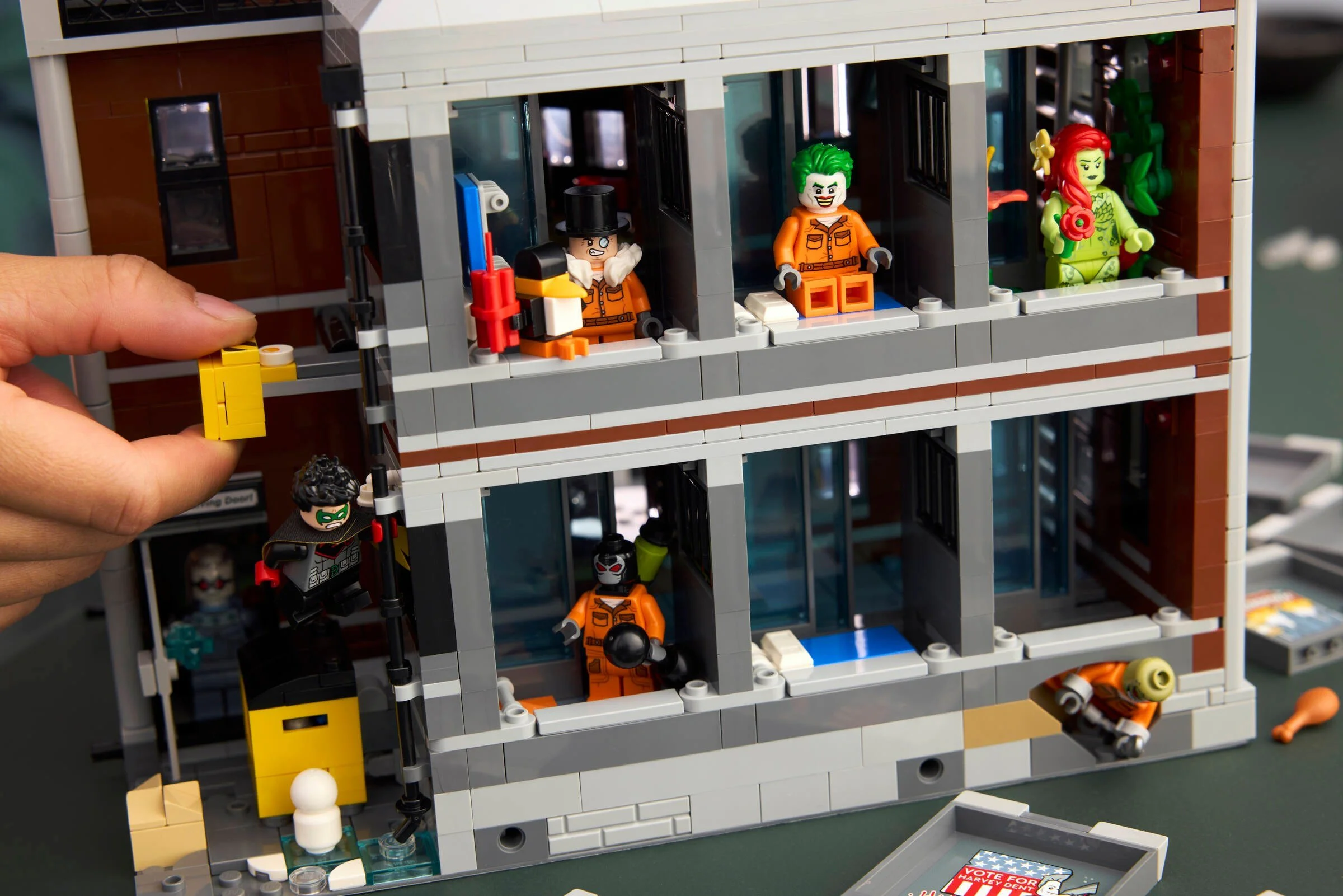 Akam asylum LEGO 76300 image 8