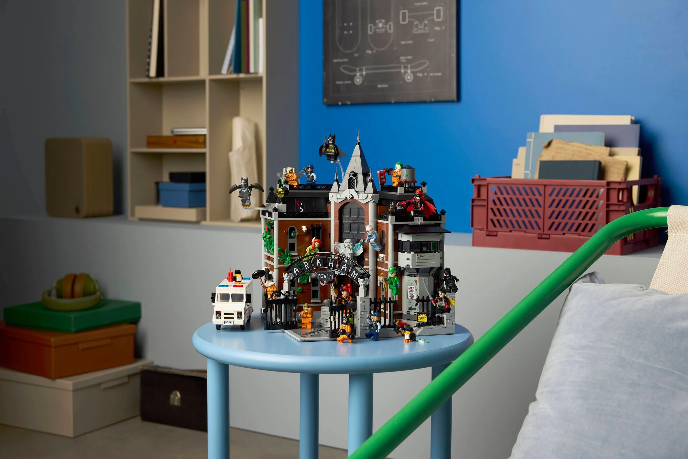 Akam asylum LEGO 76300 image 12