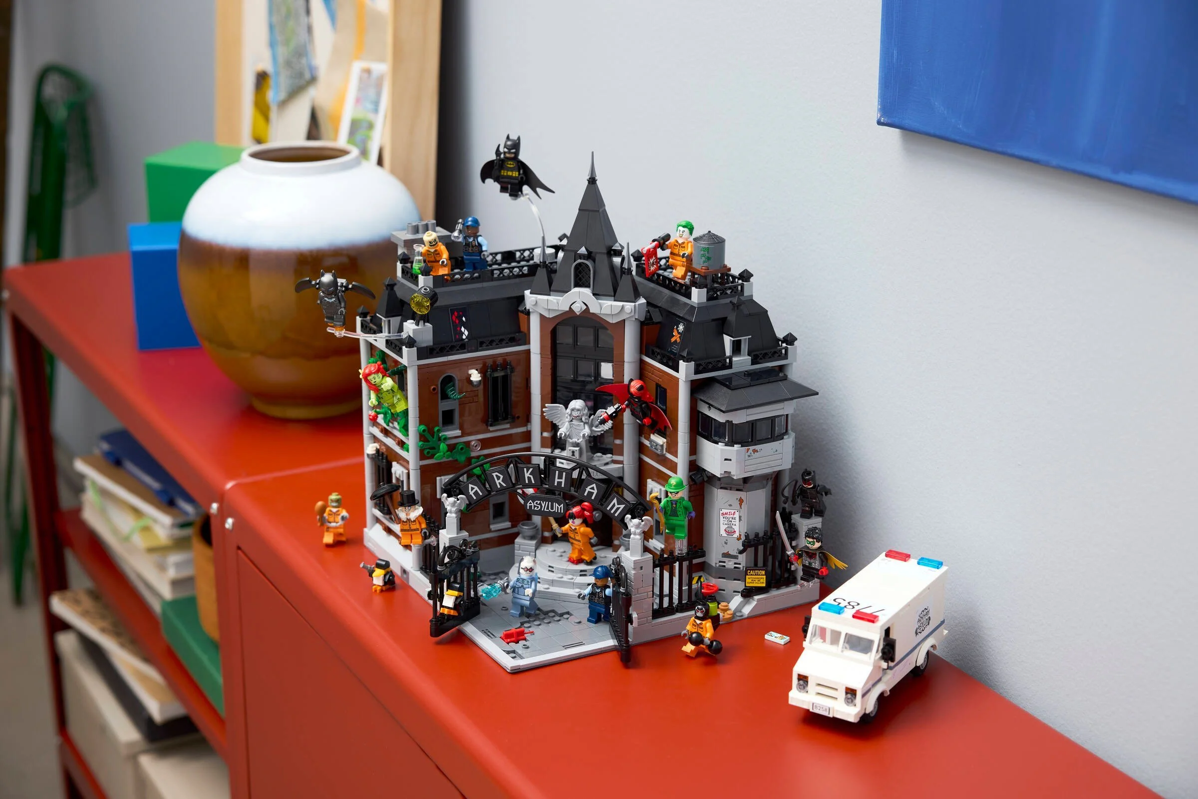 Akam asylum LEGO 76300 image 13
