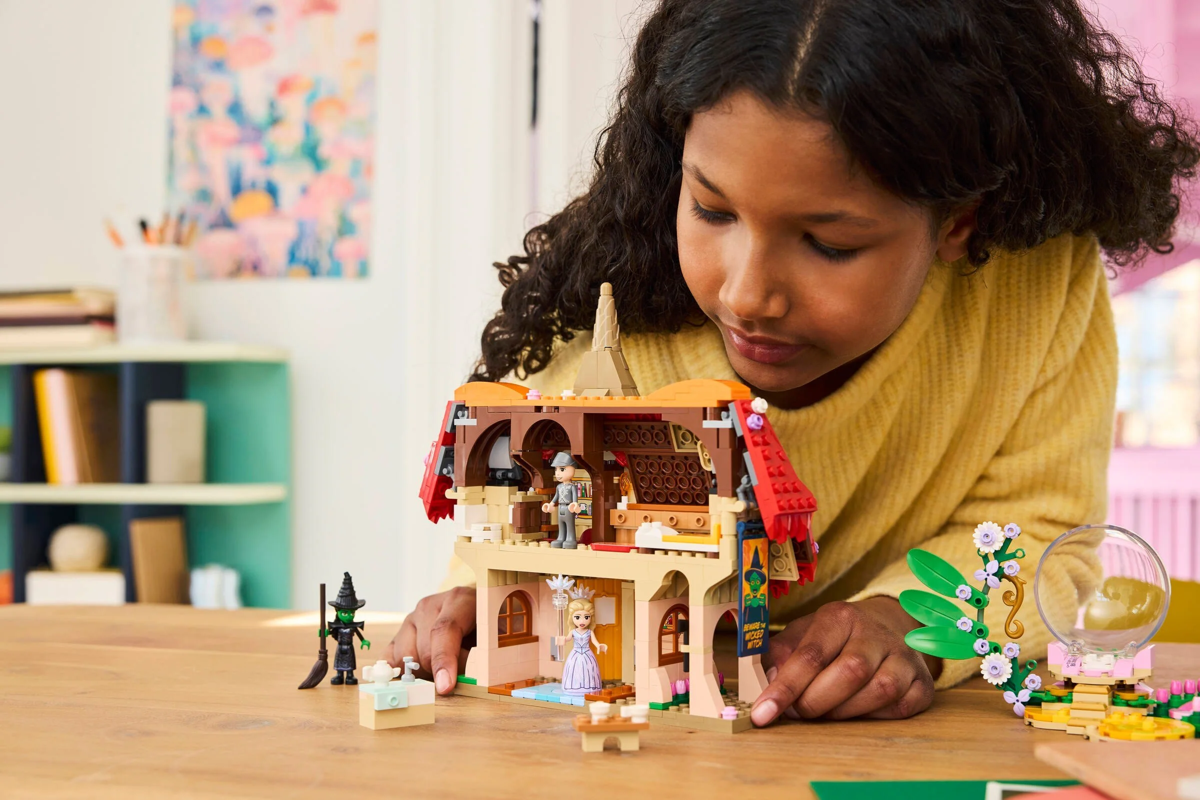 Magical Bad Witch: Glinda & Elphaba Visit Munchkinland LEGO 75690 image 9