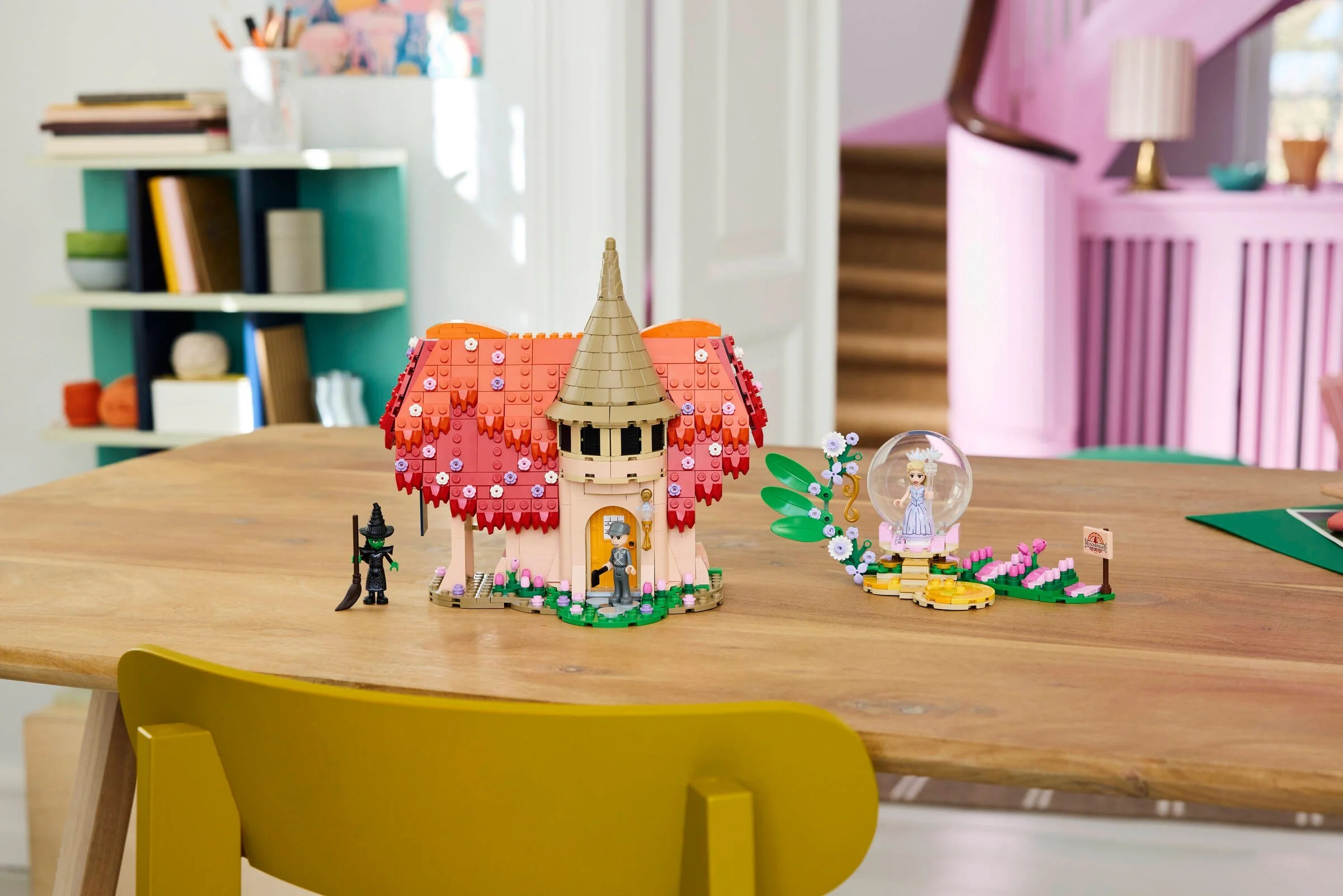 Magical Bad Witch: Glinda & Elphaba Visit Munchkinland LEGO 75690 image 10