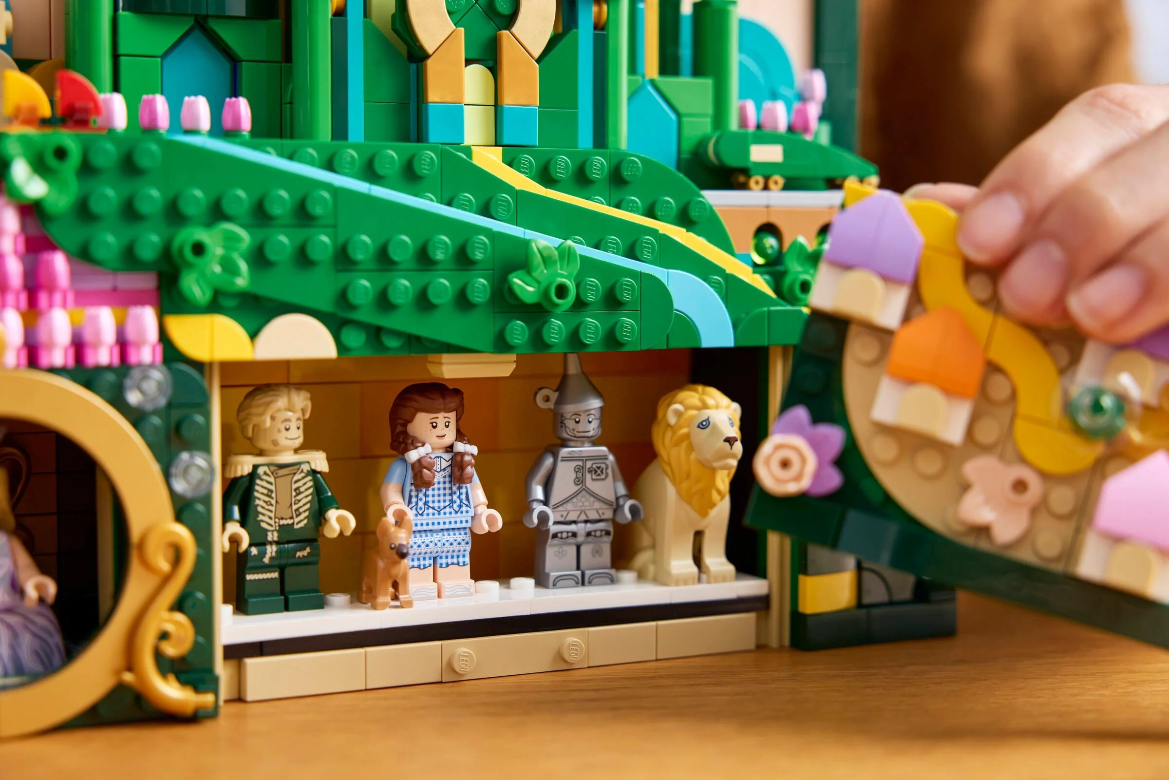 Magical Bad Witch: Emerald City Wall Art LEGO 75685 image 6
