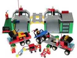 City: garage and crane engineering vehicle