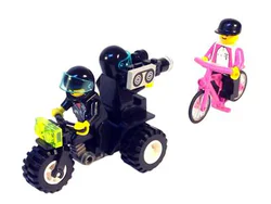 Solemn cycling competition and live broadcasting vehicle