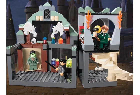 Harry Potter: Prisoners in Azkaban: Professor Lupin's classroom 乐高 LEGO 4752 image 3