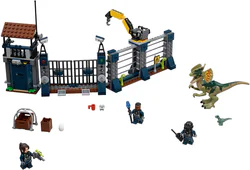 "Jurassic World: Dominion - Twin Terrors Attack Base Camp"