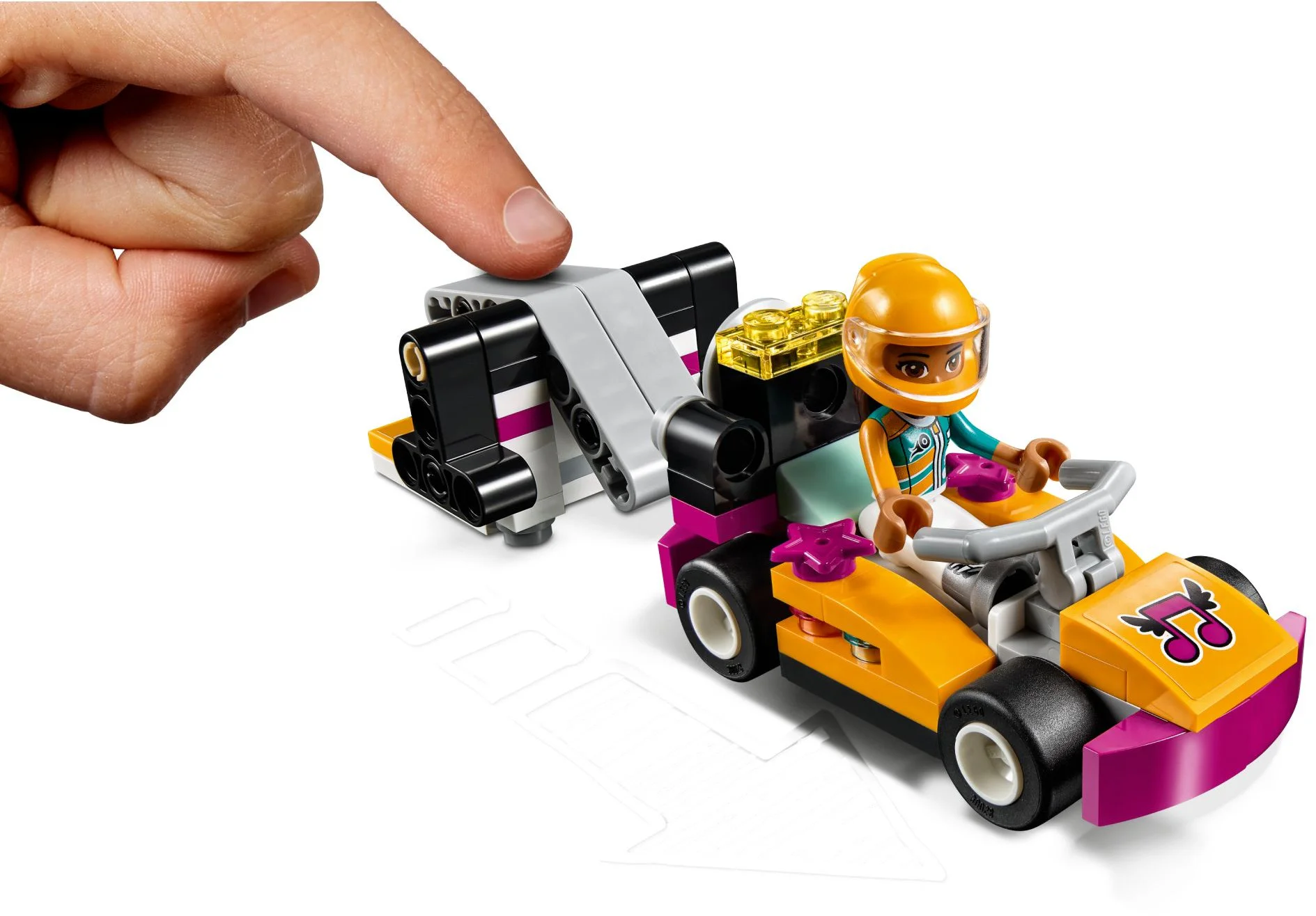 Racing track quick food restaurant 01070 image 2