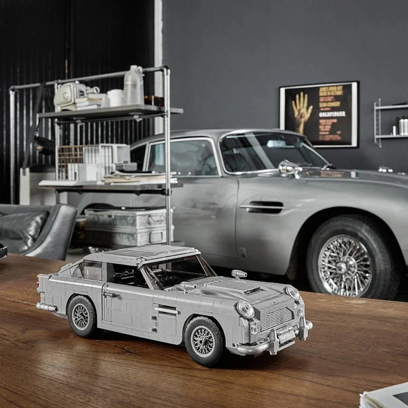 James Bond Aston Martin DB5 sports car X19047 image 8
