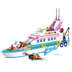 Pink Dolphin Bay: Luxury yacht