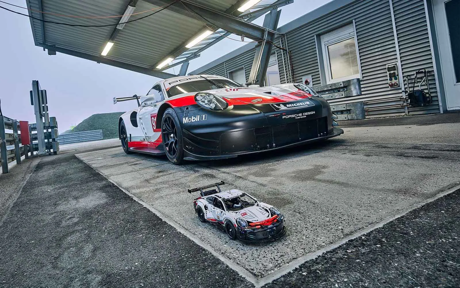 Porsche 911 RSR 71008 image 15