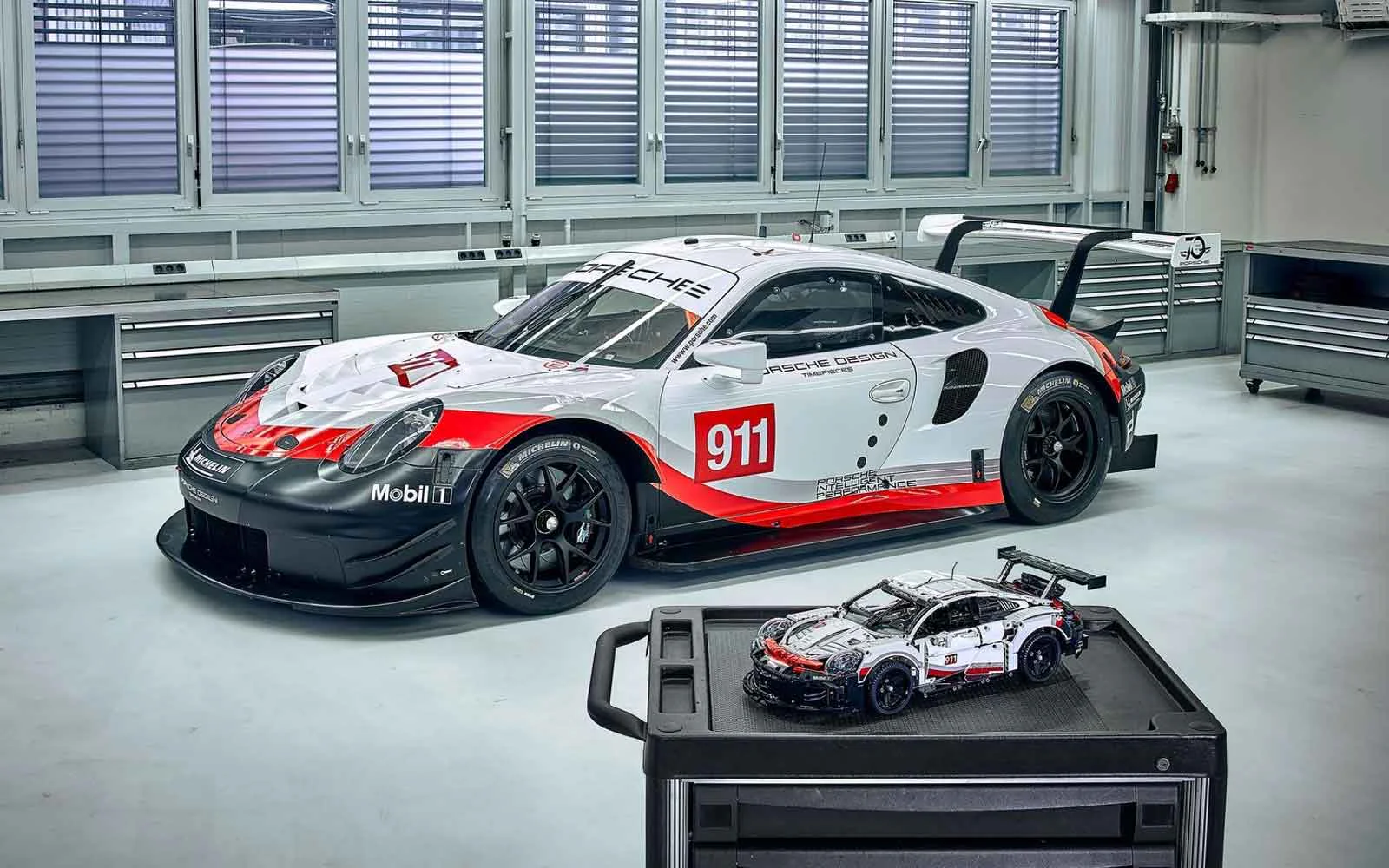 Porsche 911 RSR 71008 image 16