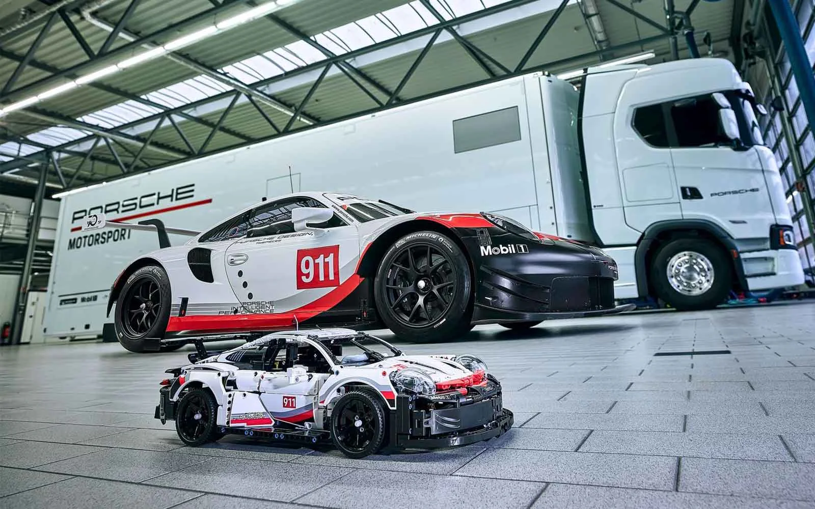 Porsche 911 RSR 71008 image 18