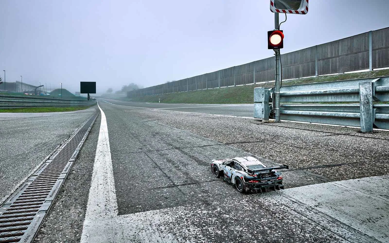 Porsche 911 RSR 71008 image 20