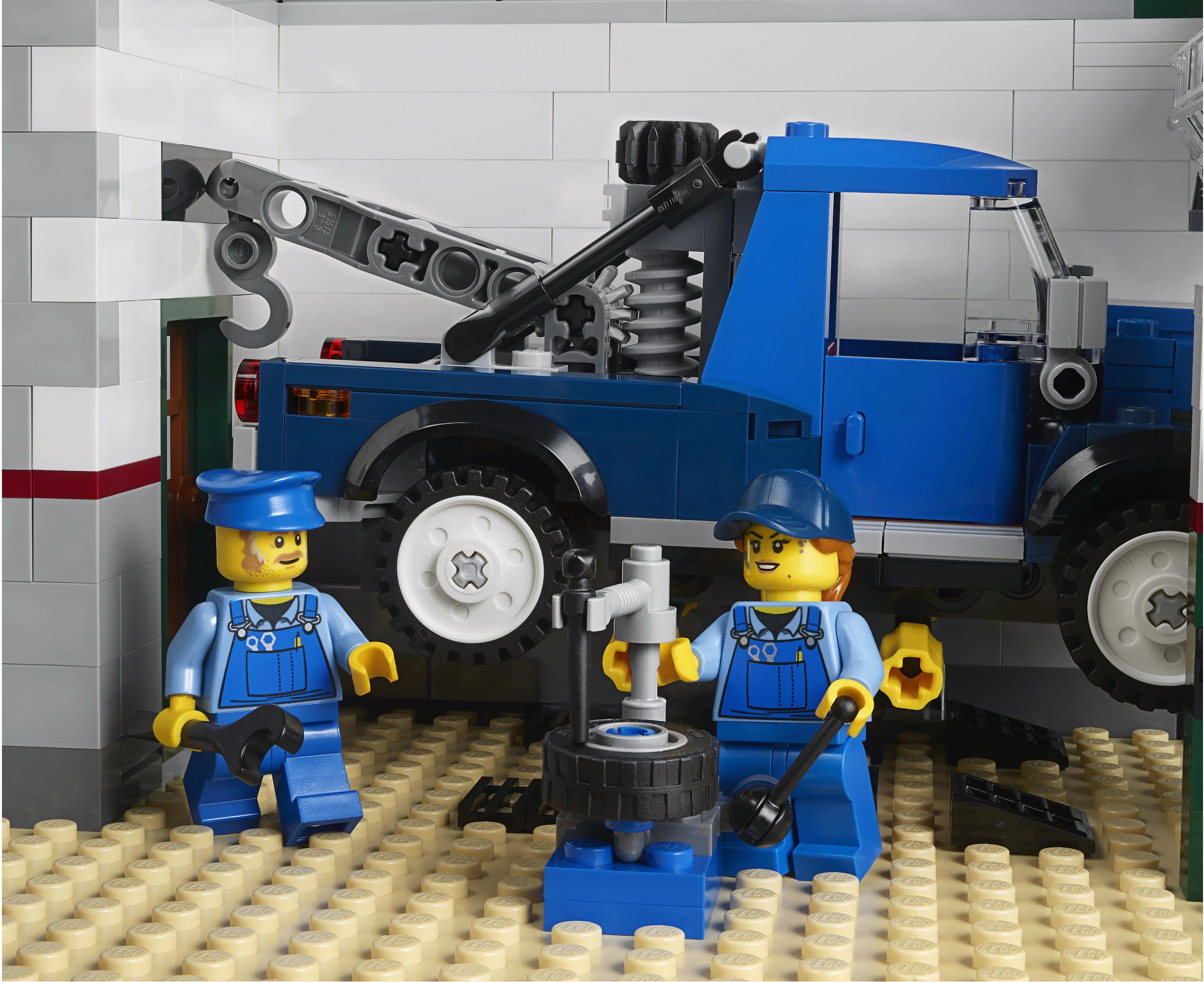 Street corner car repair station 15042 image 18