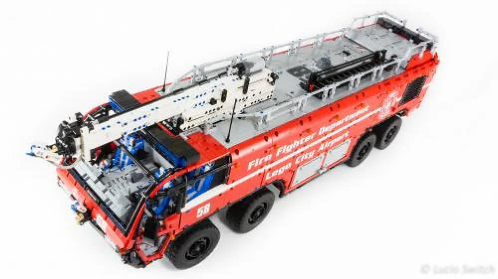 Airport Rescue Vehicle MOC-4446 image 5