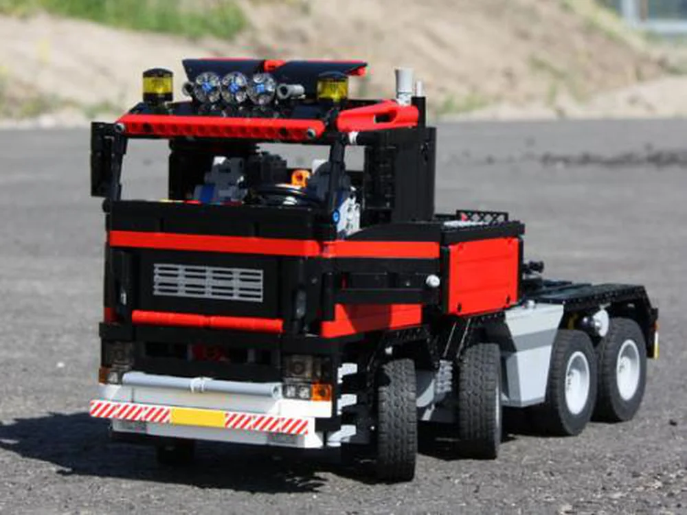 TRUCK 8X4 MOC-0240